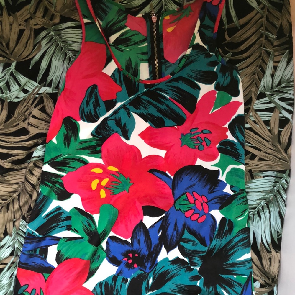 [MOVING SALE] Armani Exchange Flower Tank